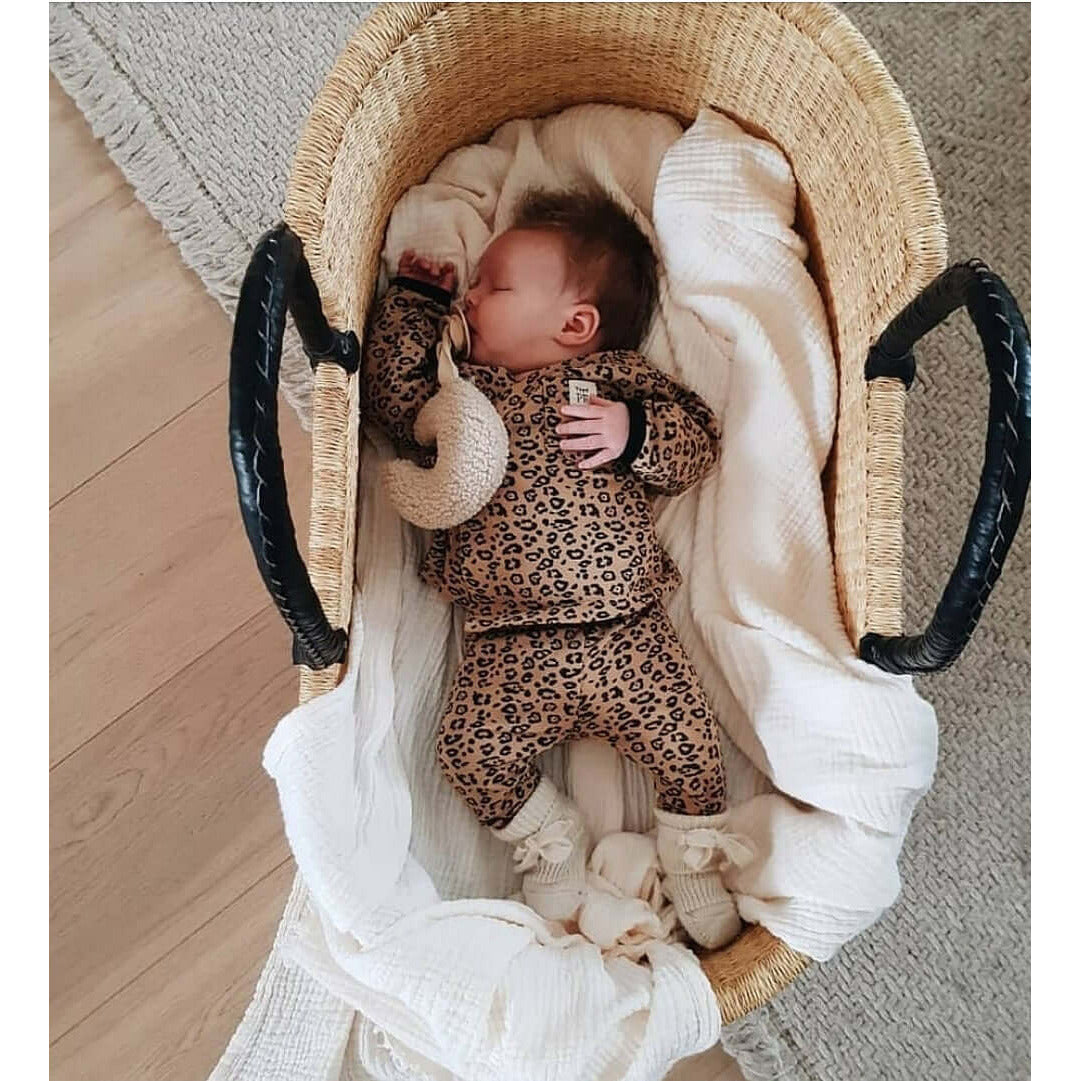 Baby sleeping store baskets for newborns